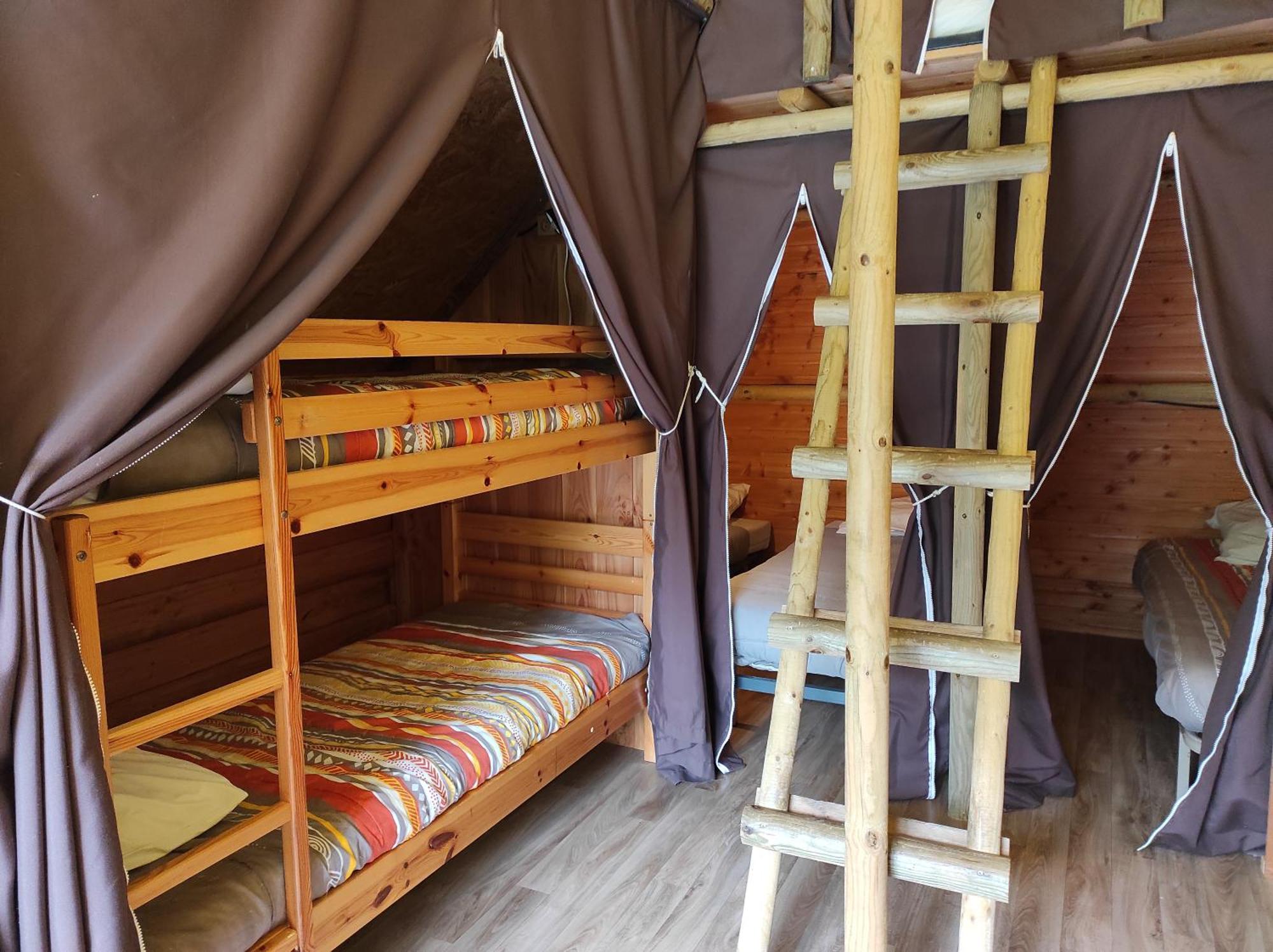 Camping Le Rouge Gorge **** 10' Puy Du Fou Saint-Laurent-sur-Sevre Exterior photo