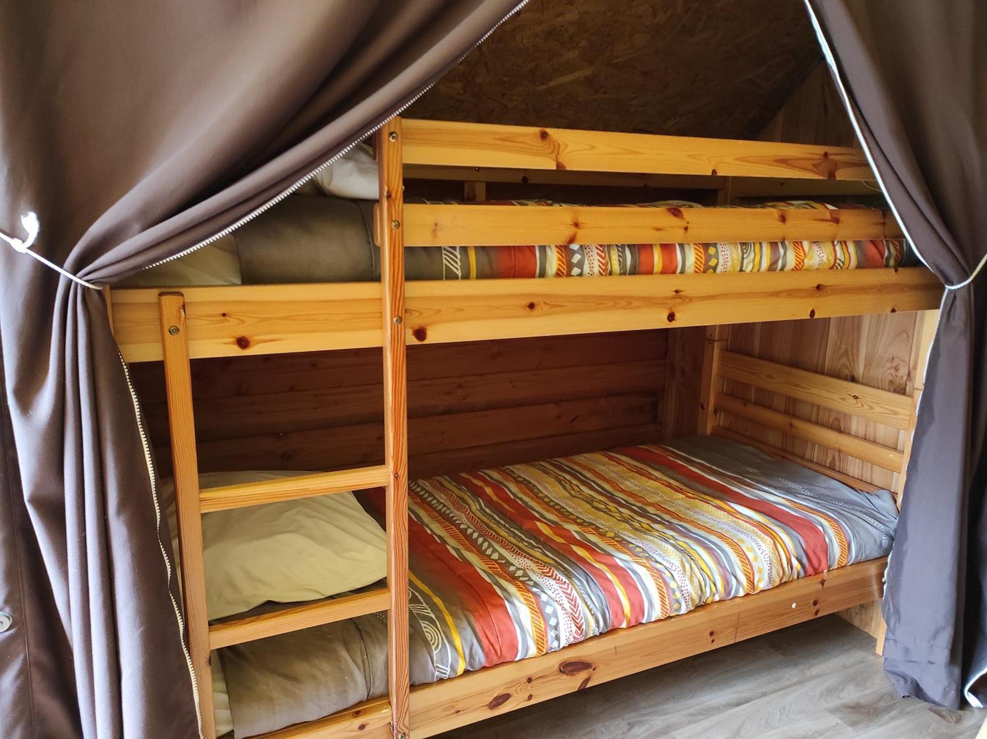 Camping Le Rouge Gorge **** 10' Puy Du Fou Saint-Laurent-sur-Sevre Exterior photo