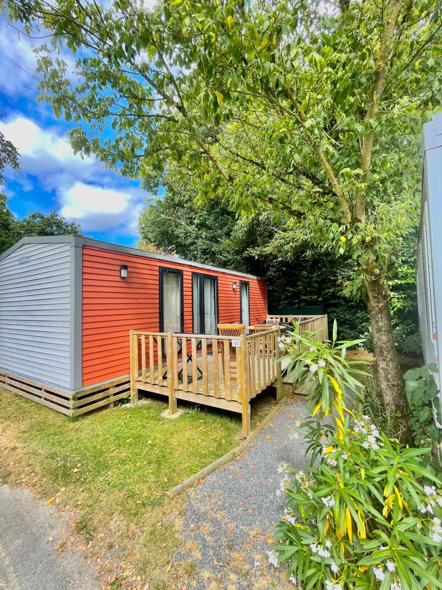 Camping Le Rouge Gorge **** 10' Puy Du Fou Saint-Laurent-sur-Sevre Exterior photo