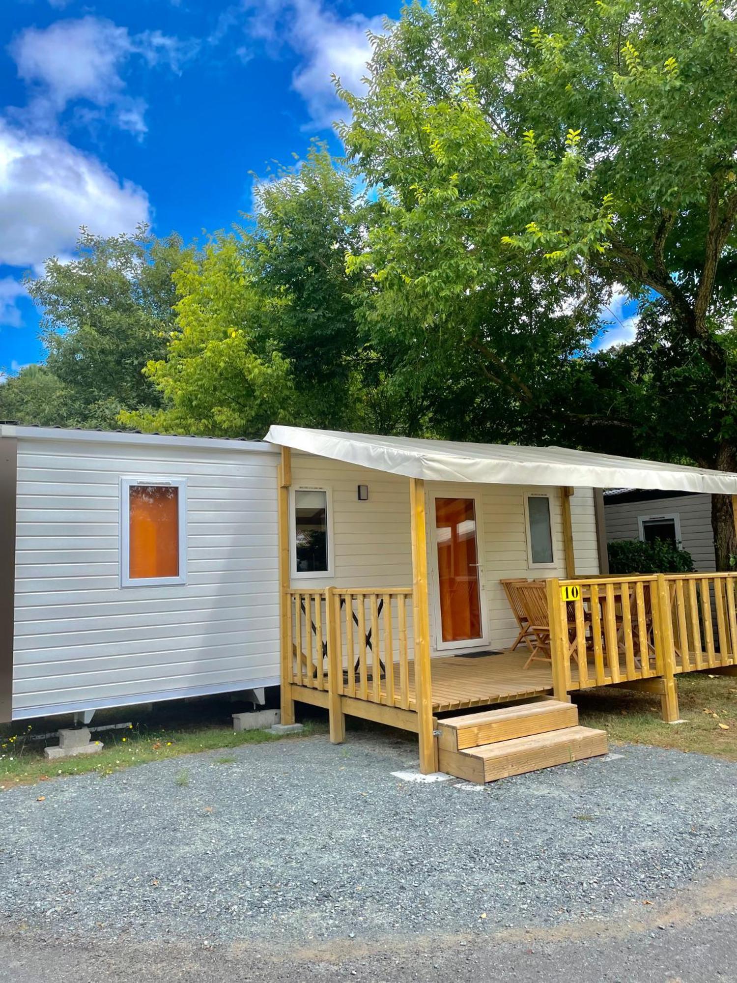 Camping Le Rouge Gorge **** 10' Puy Du Fou Saint-Laurent-sur-Sevre Exterior photo