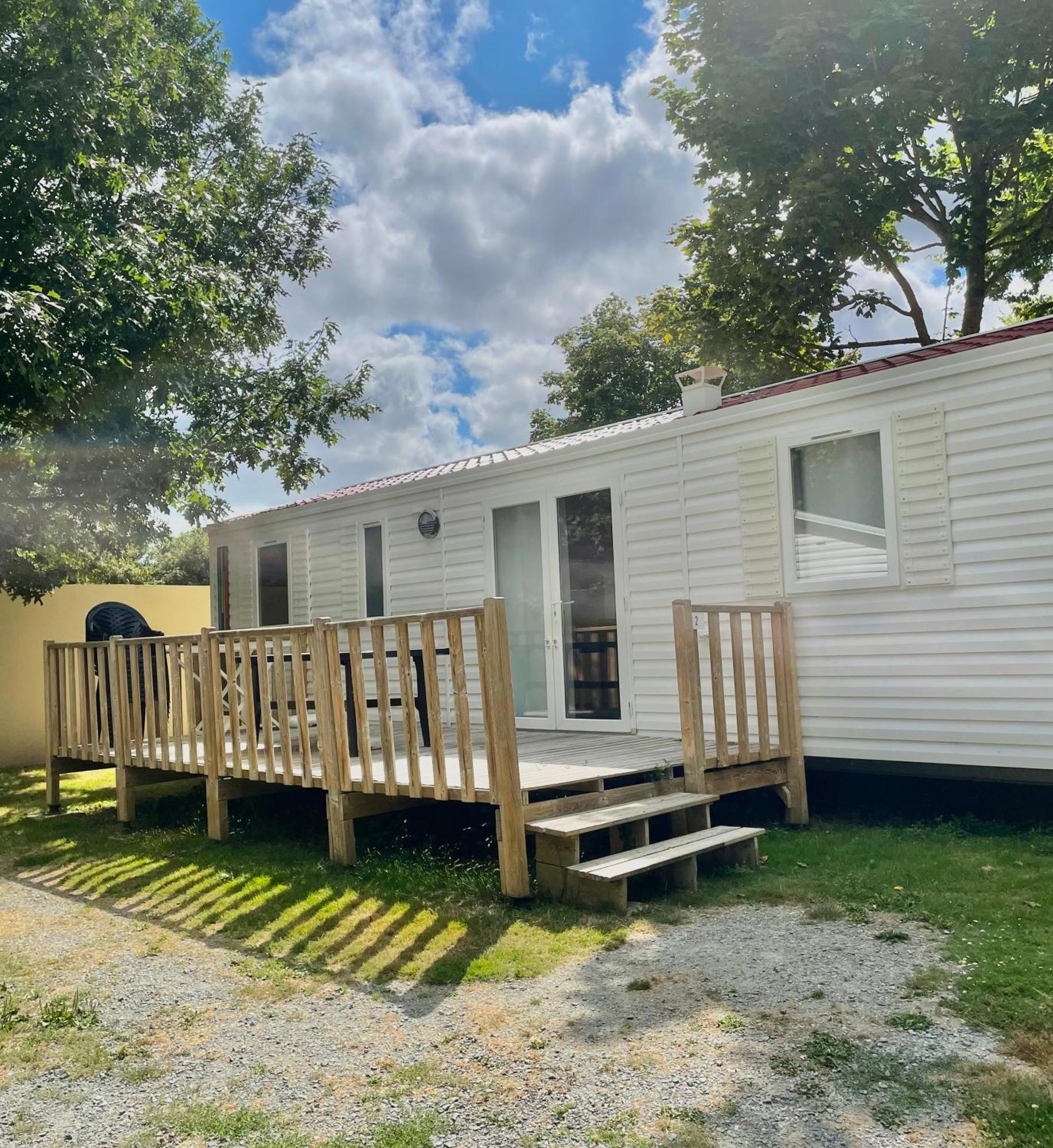 Camping Le Rouge Gorge **** 10' Puy Du Fou Saint-Laurent-sur-Sevre Exterior photo