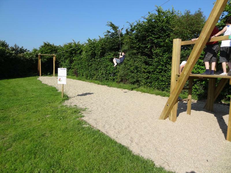 Camping Le Rouge Gorge **** 10' Puy Du Fou Saint-Laurent-sur-Sevre Exterior photo