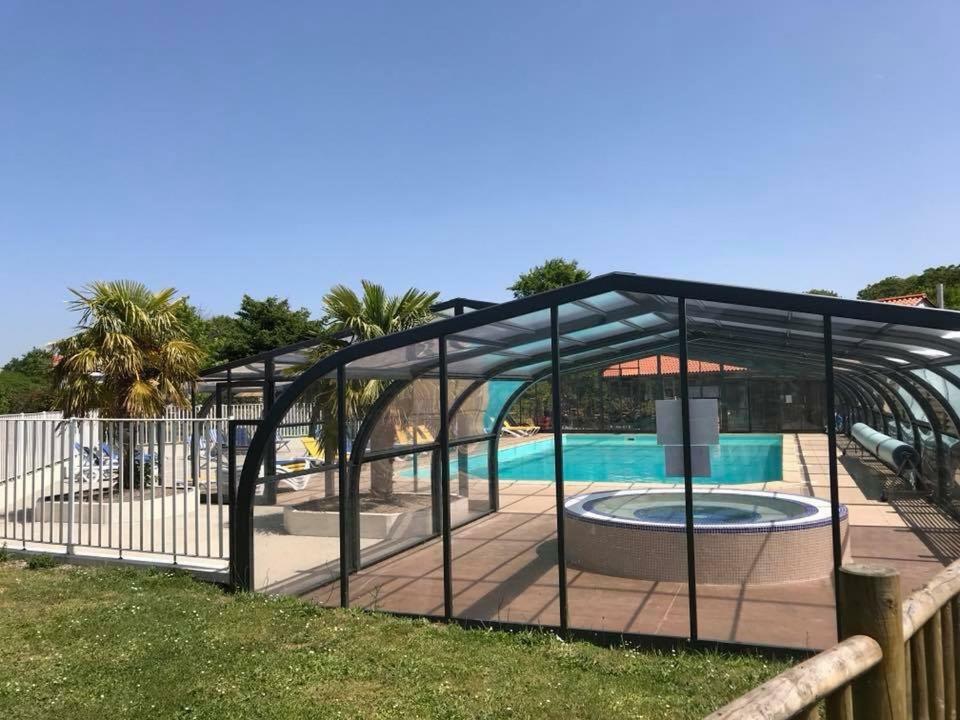 Camping Le Rouge Gorge **** 10' Puy Du Fou Saint-Laurent-sur-Sevre Exterior photo
