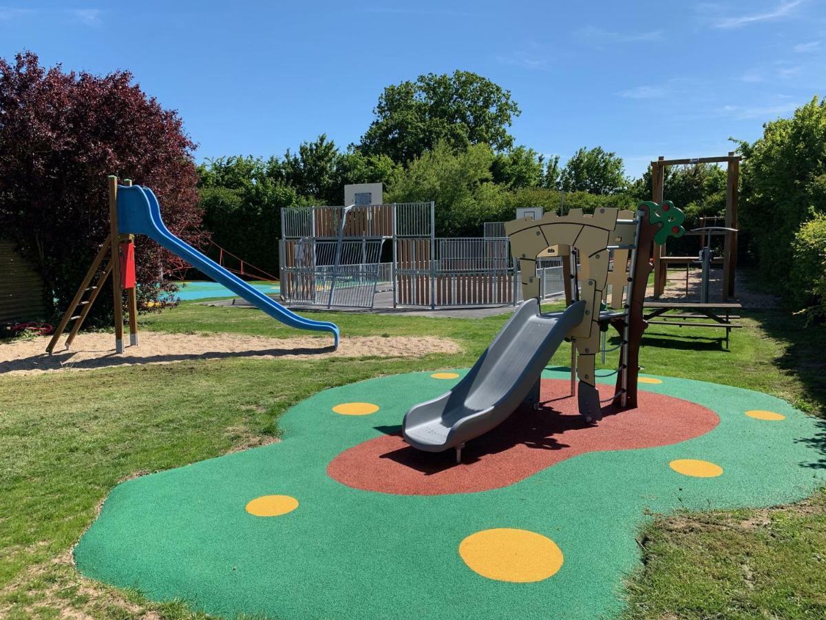 Camping Le Rouge Gorge **** 10' Puy Du Fou Saint-Laurent-sur-Sevre Exterior photo